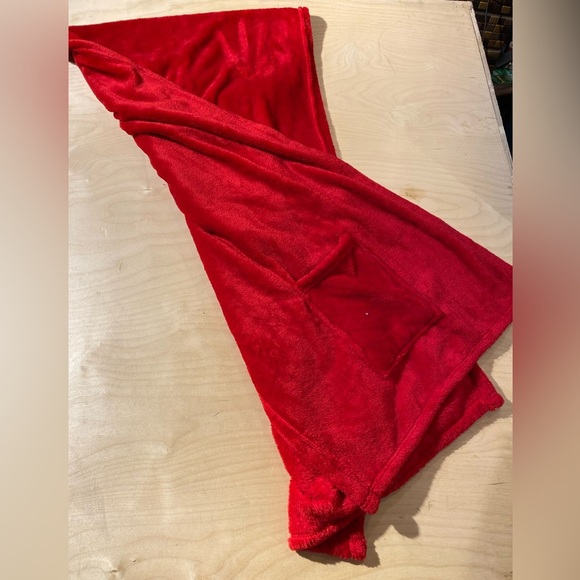 Fleece Scarf with Pockets (LE) - Picture 16 of 16